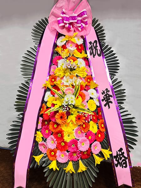 더휴웨딩홀 군대 동기회 전우들이 신랑에게 전하는 든든한 화환